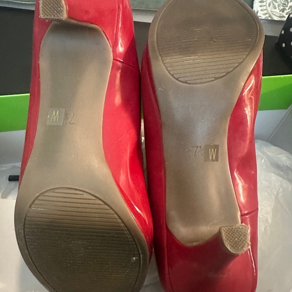 Kelly & Katie Glossy Red Patent Heels - Picture 4 of 6